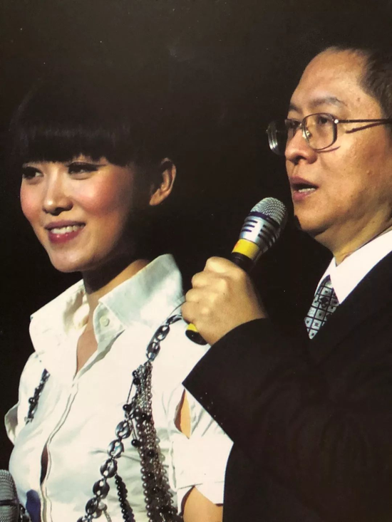 姚峰和爱女姚贝娜