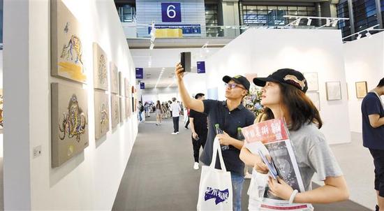 2020艺术深圳主画廊单元云集多家专业机构。图为2019艺术深圳盛况。