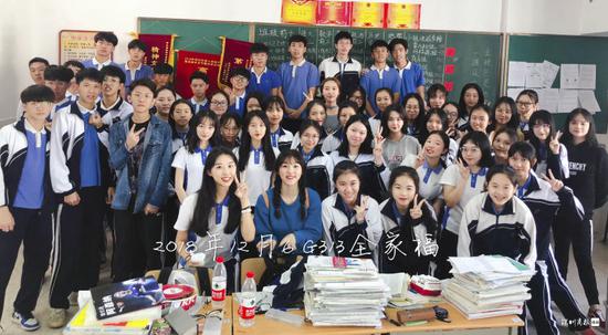 那些年，我们一起奋斗的岁月，图为深圳市第七高级中学高三13班班级合影。