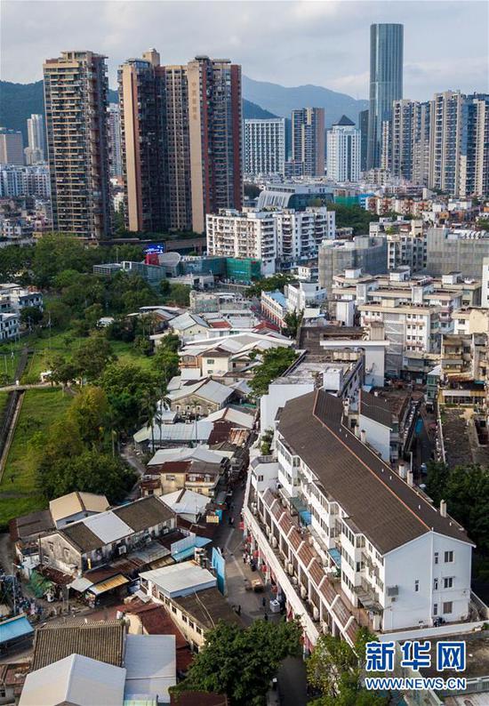 5月18日无人机拍摄的中英街及周边城市景观。 新华社记者 孟晨光 摄