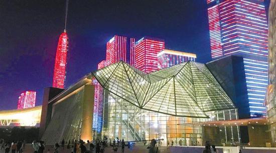 深圳音乐厅（左图）和深圳图书馆（左下图）的设计出自矶崎新之手