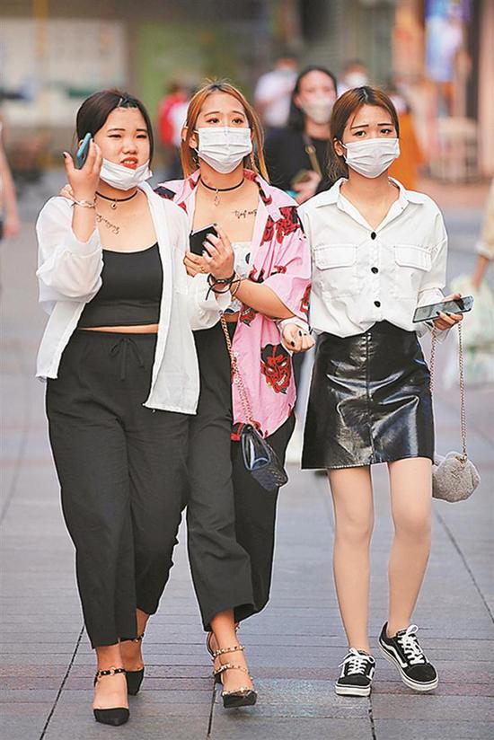 2020年5月,东门老街是时尚青年最爱去的街市。