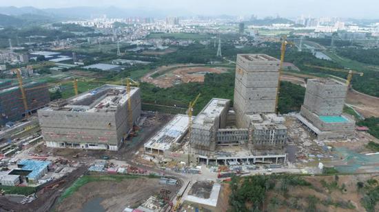 创意设计学院、新材料与新能源学院、学术交流中心。