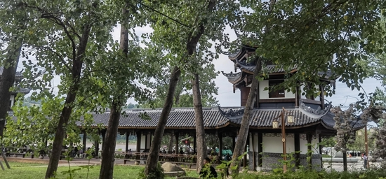 江边长廊