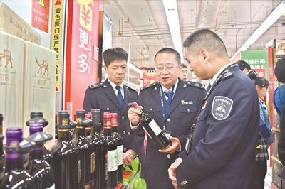深圳市市场监管局开展2019年第一期“查酒”专项行动。