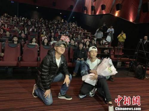 电影《阳台上》3月8日晚在上海举行路演活动,导演张猛,主演王锵亮相。 康玉湛 摄