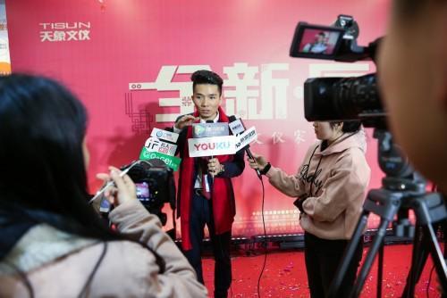(陈扬导执行董事接受各媒体的采访)