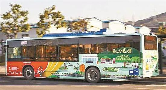 ▲“魅力玉塘”特色公交线路深受市民欢迎。