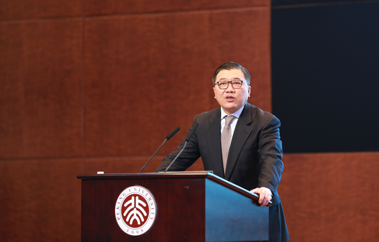 兴业银行董事、行长陶以平发表主题演讲