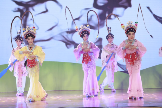 粤剧《神州山水别样好》，演出单位：深圳市盐田区教科院附属田东小学