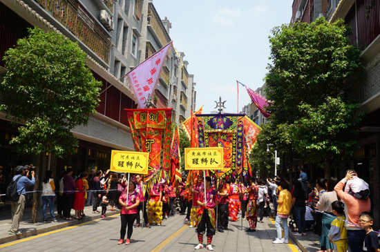  北帝古庙“三月三”北帝庙会大巡游 （绘制/摄影：赵英丹）