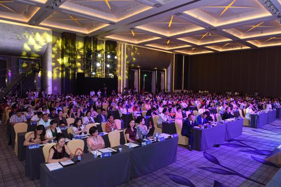 峰会现场座无虚席、反响热烈