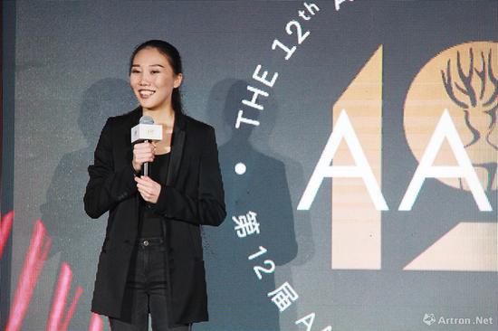 曹雨获得第12届AAC艺术中国的年度青年艺术家奖项