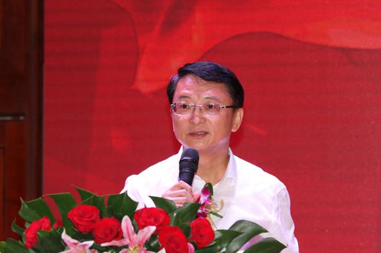 何文君