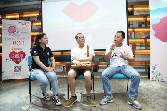 e互助运营总监鄞娟与受助会员及亲属交流