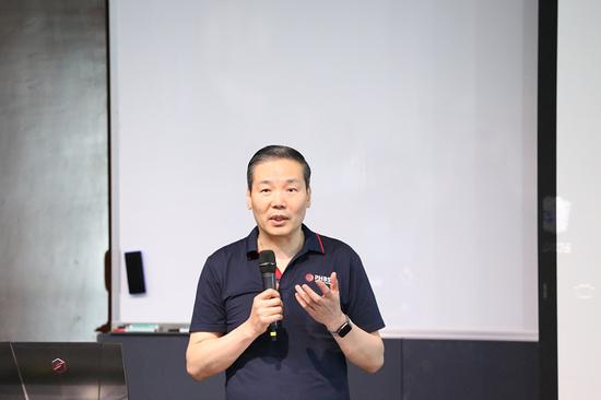 北京大学汇丰商学院管理实践教授、创新创业中心主任陈玮教授