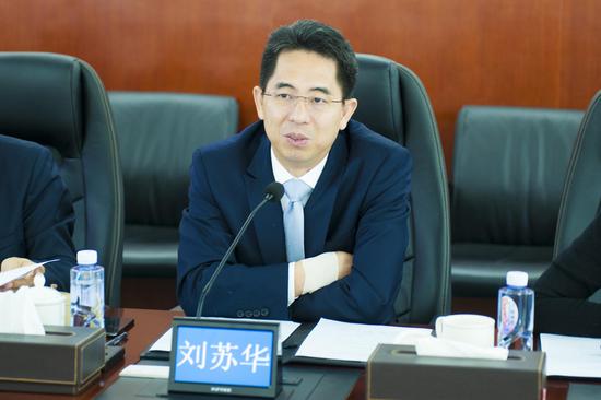 (深圳市高新投集团有限公司董事长刘苏华)