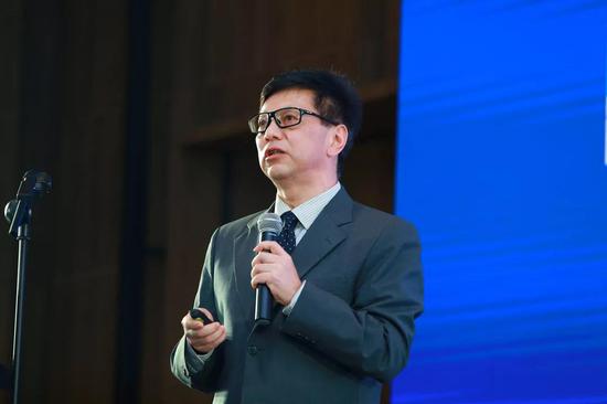 　　广州燃气集团有限公司总经理乔武康作题为《“湾区”城市燃气企业的市场环境及广州燃气发展的思考》主旨发言