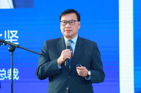 香港中华煤气有限公司行政总裁陈永坚作题为《粤港澳大湾区燃气发展的机遇与挑战》的主旨发言