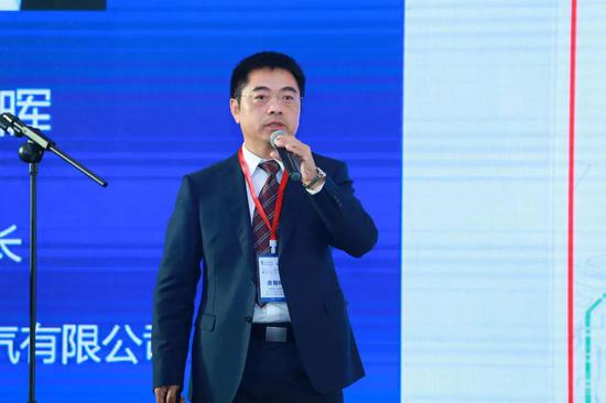 澳门南光天然气有限公司董事长唐朝晖作题为《融入湾区 推进澳门燃气发展》的主旨发言