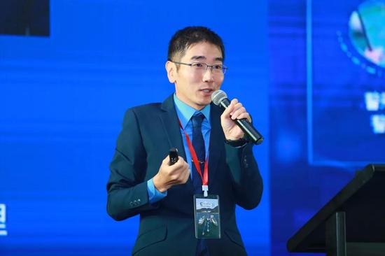 中国电信深圳分公司信息化解决方案中心副总经理万可作题为《5G燃气 未来已至》的主旨发言