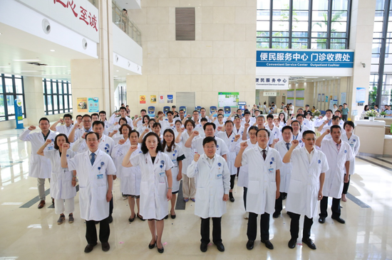 2019年8月19日医师节，全院医师代表重温医师誓言