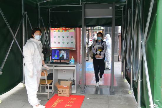 安装“智能红外测温通道”助力校园科技防疫