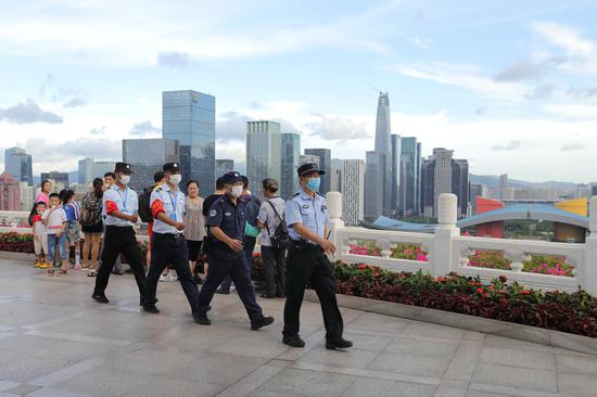 警方加强巡逻防控，守护中心区平安