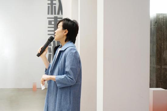 安云艺术设计中心及在地文化创始人沈淑婉女士为“叙事消费”展览开幕致辞