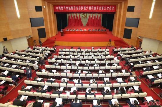 1月22日上午，宝安区六届六次党代会开幕
