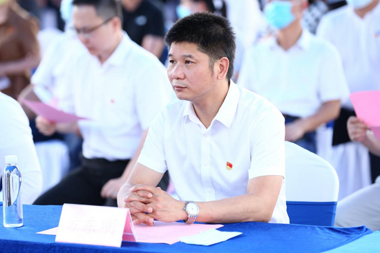 深圳市龙华建设发展有限公司党委书记、董事长 方东明