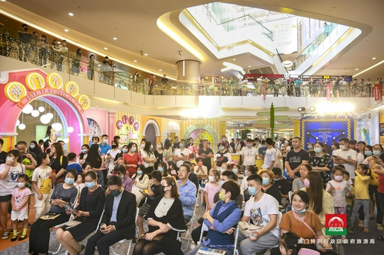 深圳市民踊跃参与互动游戏