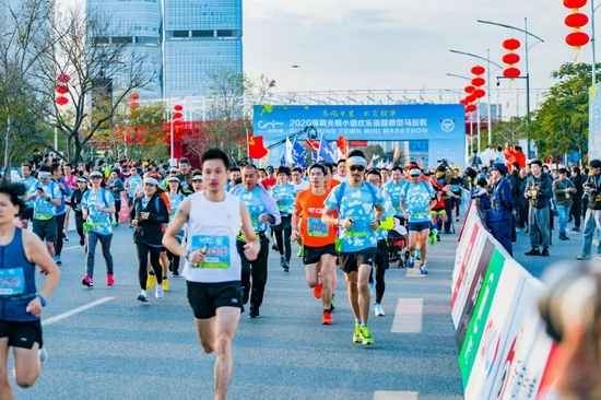 深圳光明小镇国际半程马拉松赛/资料图