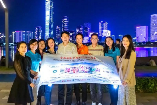乔友林教授（左5）牵头动员，深圳市妇幼保健院、华大基因等单位共同助力开展活动宣传