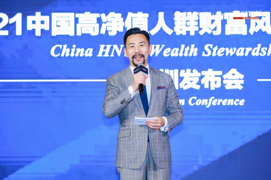 吕能幸主持发布会