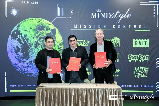 左起:吕华、MD Young、Guenther Hake
