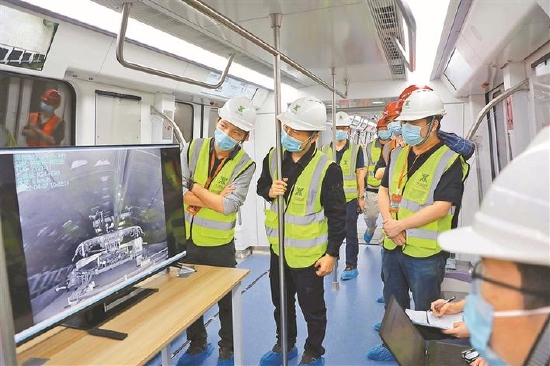 4月8日,深圳地铁12号线首调段热滑试验圆满完成。深圳商报记者 廖万育 摄