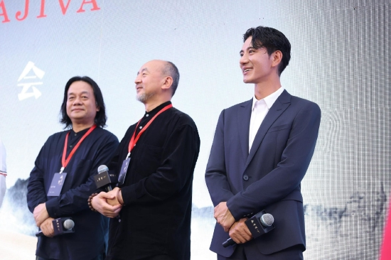 主演蒲巴甲、王劲松；艺术总监张肇达