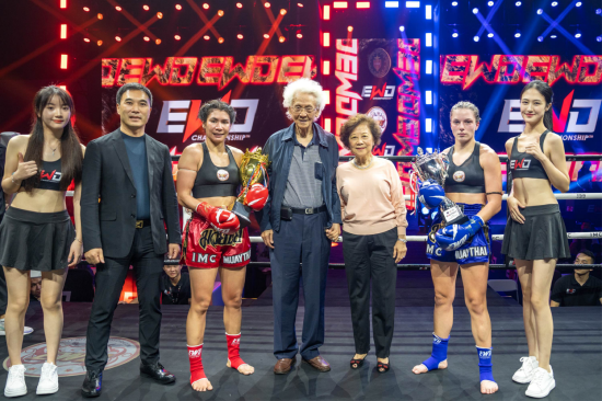 国际经济学家张五常教授与夫人苏锦玲女士