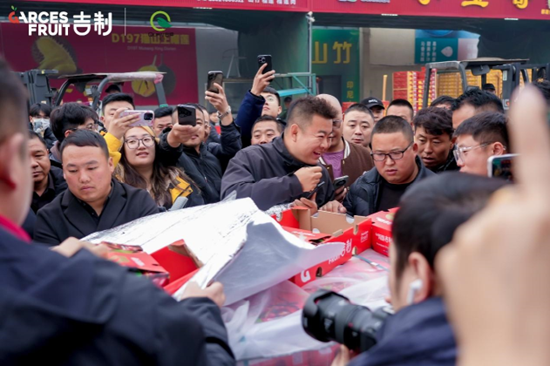 吉制车厘子开柜现场