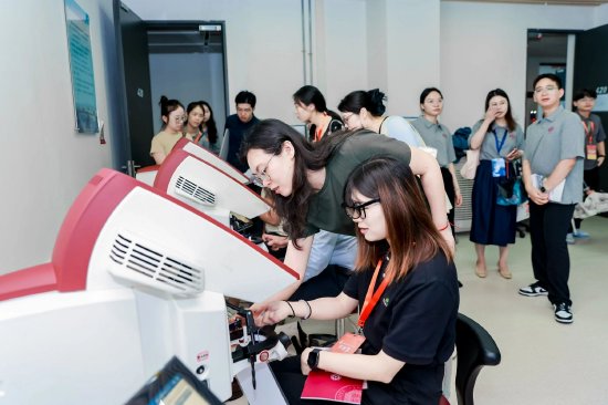 深圳大学举办首届“校企交流日”活动。深圳特区报记者 刘羽洁 摄