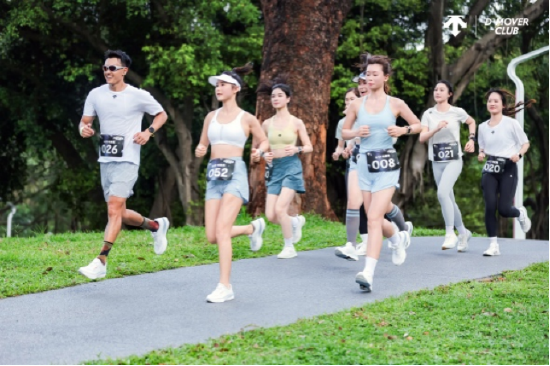 迪桑特“城市缓震跑”