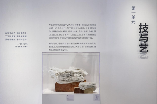 苏献忠的《纸》