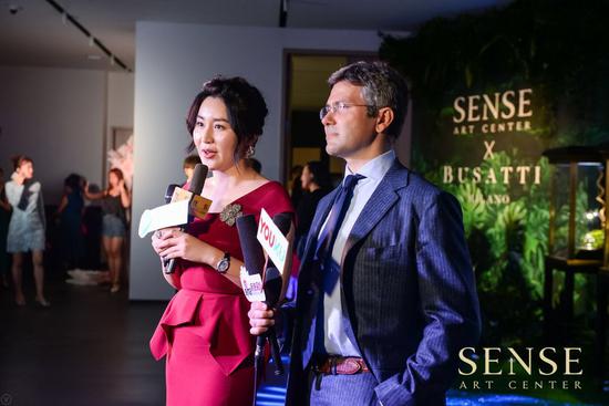 左：SENSE ART CENTER董事长 张淑婷 右：