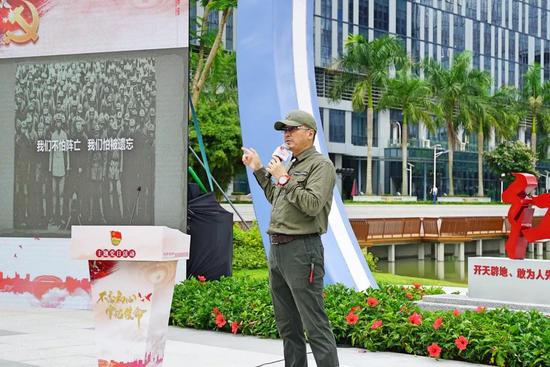 著名摄影家、《一个人的长征》作者左力给大家上一堂关于长征精神、关于革命传统的微党课