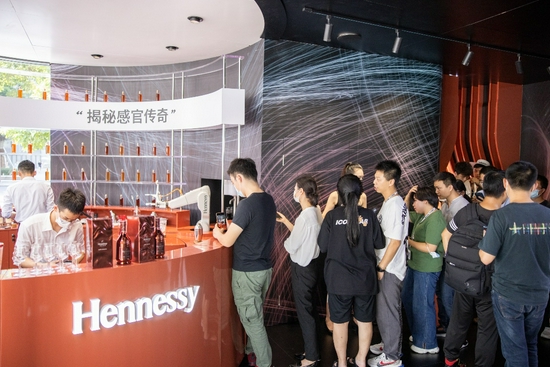 轩尼诗“邑”想空间闪现鹏城,吸引人群汇聚