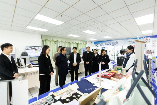 深圳市文化创意与设计联合会领导带队前往龙岗区第二职业技术学校参观考察,并部署推动第三届深港澳青少年创新设计大赛的相关工作