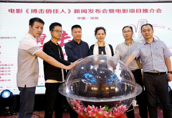 主创人员上台启动仪式
