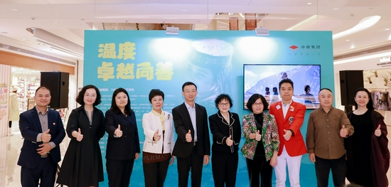 出席活动嘉宾代表合影