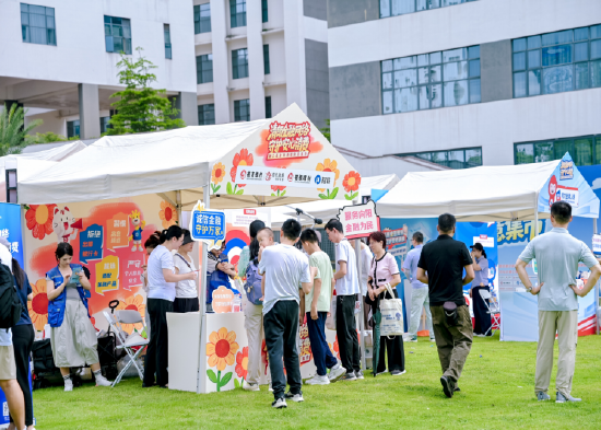 9月14日，走进深圳大学开展金秋创意市集活动